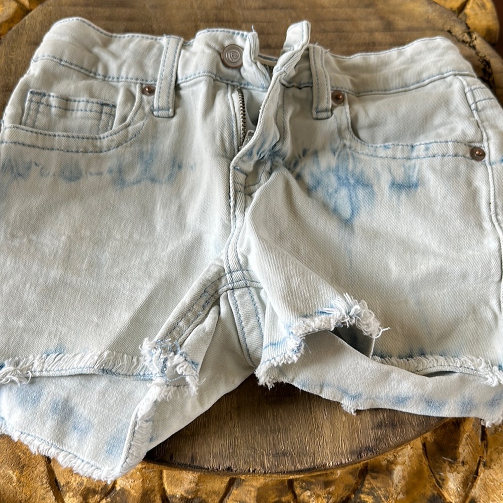 ROCK & ROLL COWGIRL EXTRA STRETCH TIE-DYE CUT-OFF SHORTS